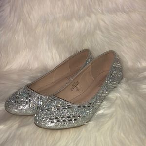 Glittery Silver Flats US: 7.5